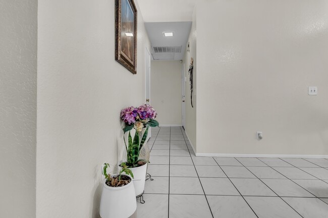 Building Photo - 11322 Oakwood Dr