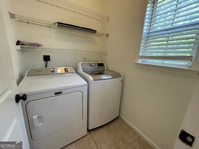 Building Photo - 665 Arncliffe Ct
