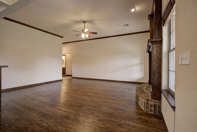 Building Photo - 509 Finch St