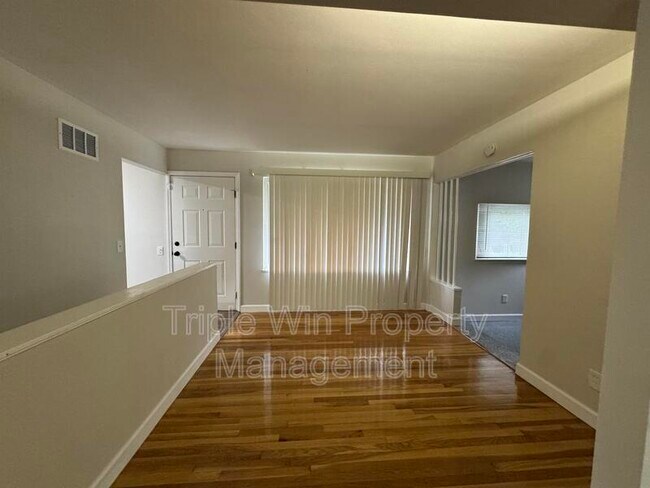 Building Photo - 10655 Hallwood Dr