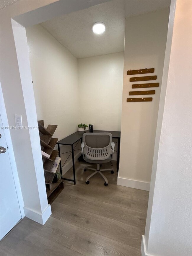 Building Photo - 1825 W 44th Pl