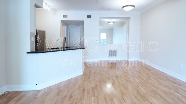 Building Photo - 11624 Tomahawk Creek Pkwy