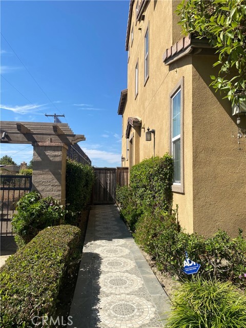 Building Photo - 10761 Lotus Dr