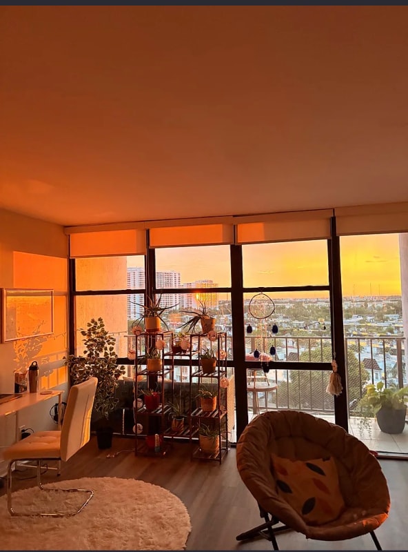 Building Photo - 1000 Parkview Dr