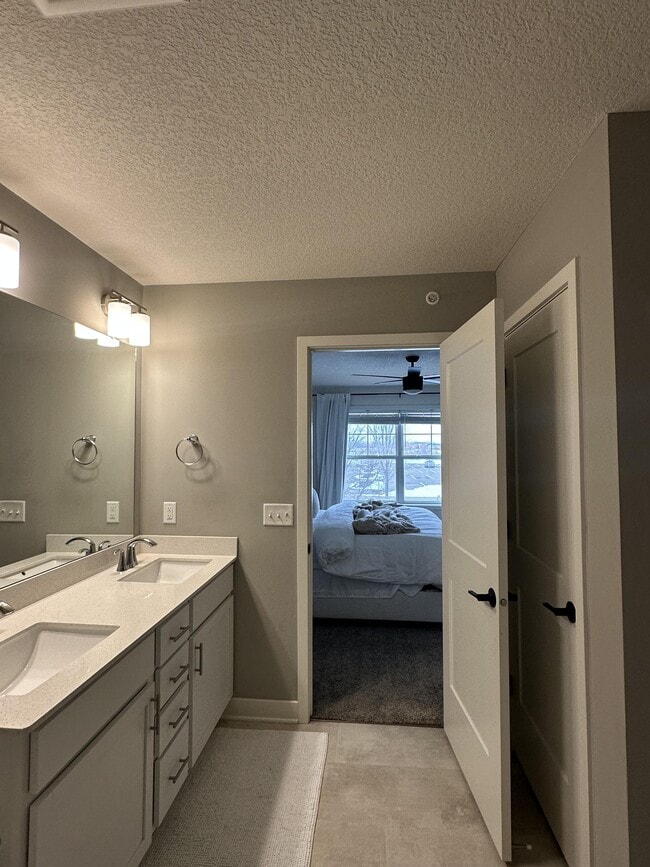 Building Photo - 2122 Ada Dr