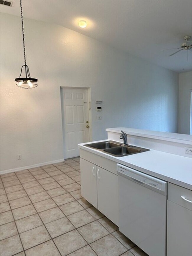 Building Photo - well-maintained 1-bedroom, 1-bath home in Bonita Springs