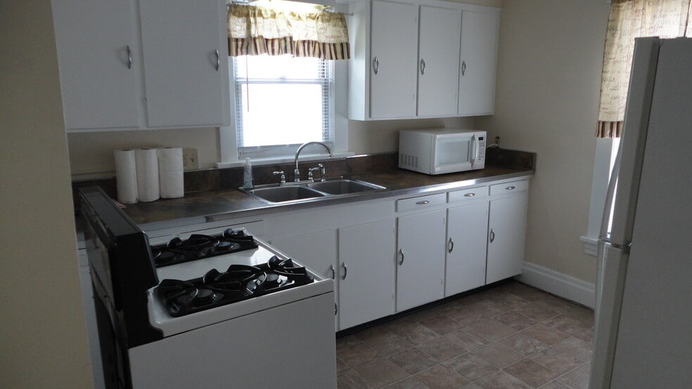 kitchen - 351 Demain Ave