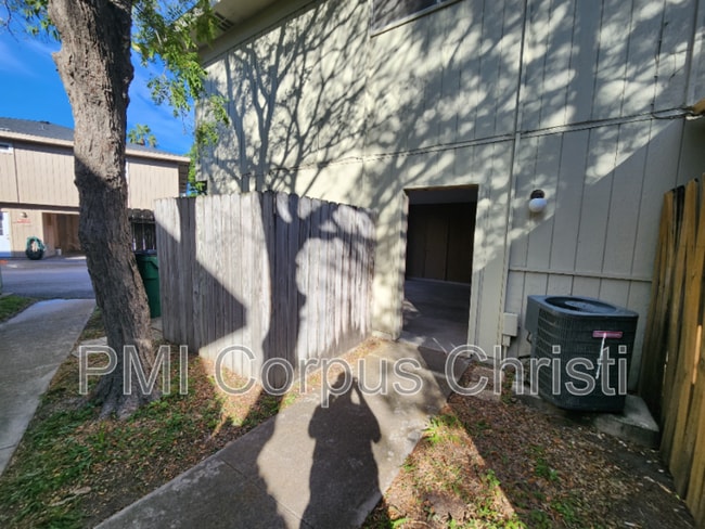 Building Photo - 6132 Hidden Cove