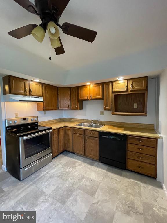 Building Photo - 2450 Mummasburg Rd