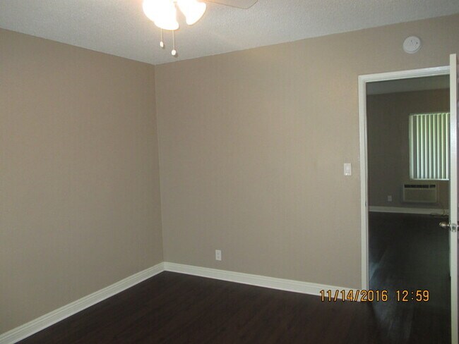 Building Photo - 2114 S Mallul Dr