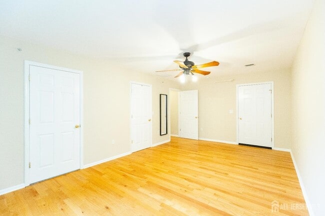 Building Photo - 127 Forest Dr