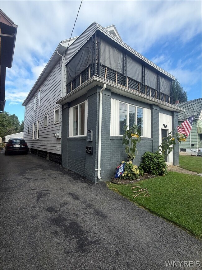Building Photo - 94 Reo Ave