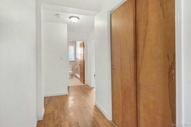 Building Photo - 105 Woodside Ave