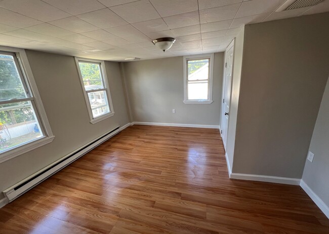 First bedroom located on the second floor - 2057 High St