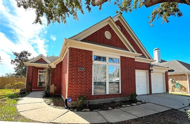 Building Photo - 1707 Magnolia Lake Ln