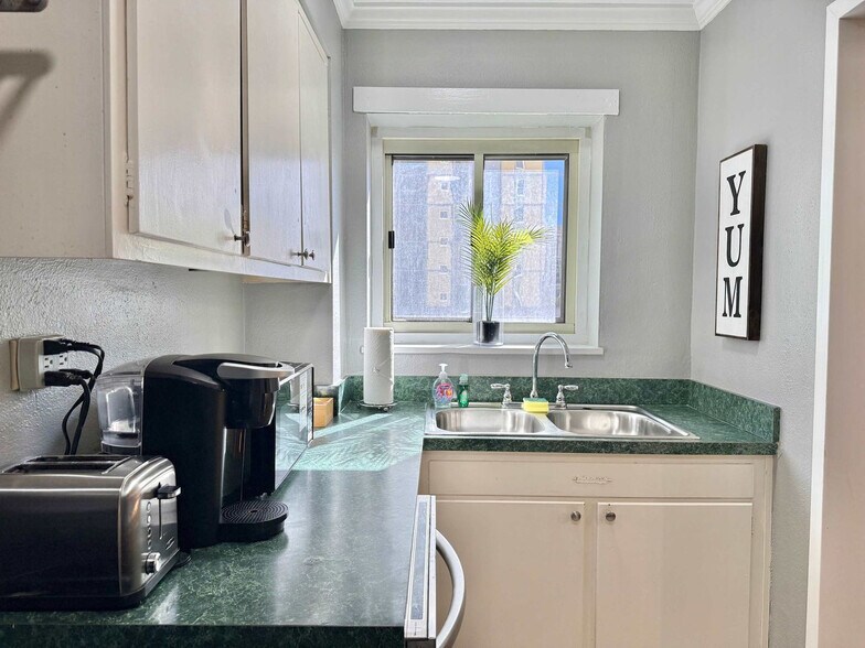 Building Photo - 300 Peachtree St