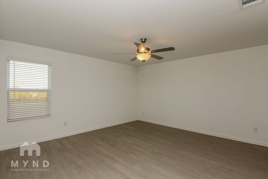 Building Photo - 2717 Ctr Crk Ln