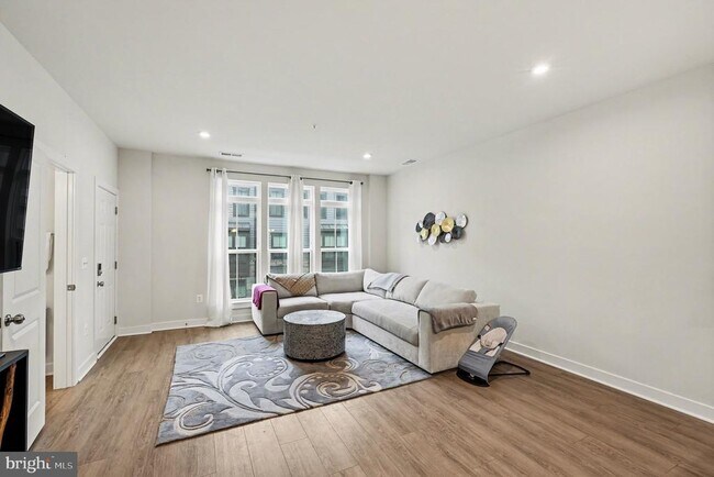 Building Photo - 17414 Southern Shrs Dr