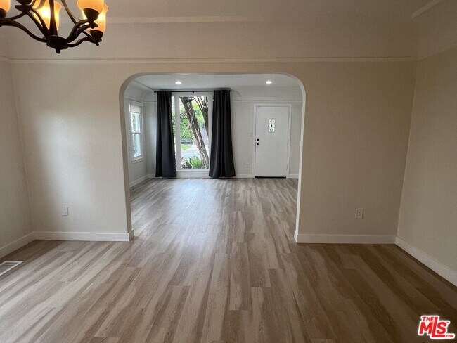 Building Photo - 1284 S Highland Ave