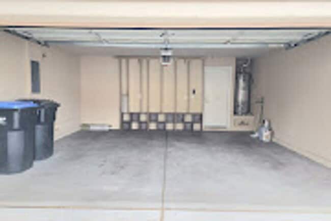 Building Photo - 4 bedroom in gated community