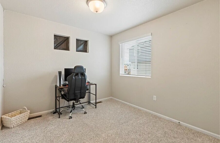 Building Photo - 9440 Oro City Loop