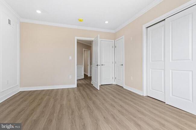 Building Photo - 806 S 56th St