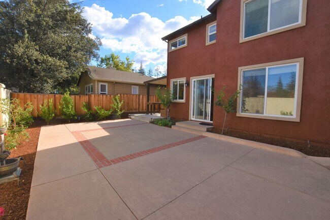 Building Photo - Gorgeous Home in Desirable Los Gatos: Four Bedrooms, Two and One-Half Bathrooms SFR
