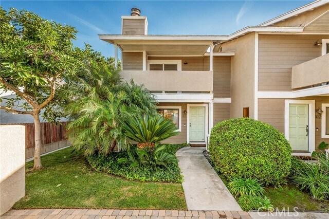 Building Photo - 2424 Santa Ana Ave