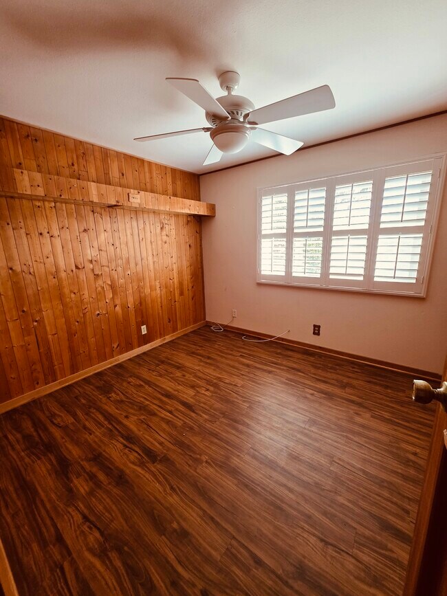 Building Photo - 8612 Naples Dr