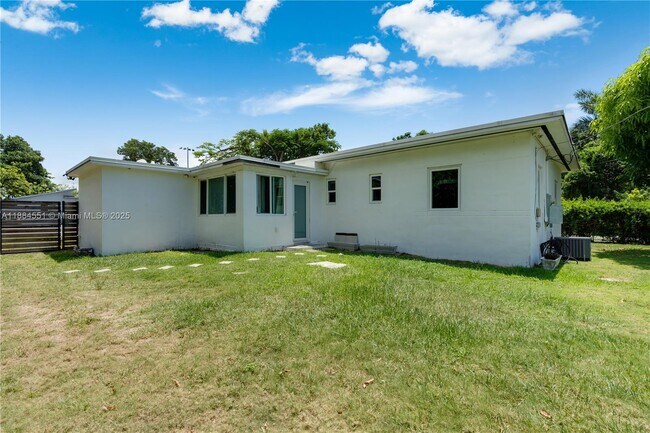 Building Photo - 5900 SW 44th Terrace