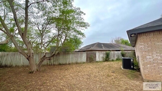 Building Photo - 25 La Paz Ct