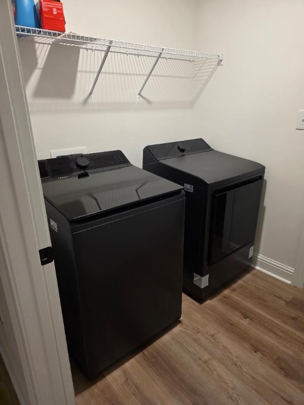 Building Photo - 10504 Glade Cv