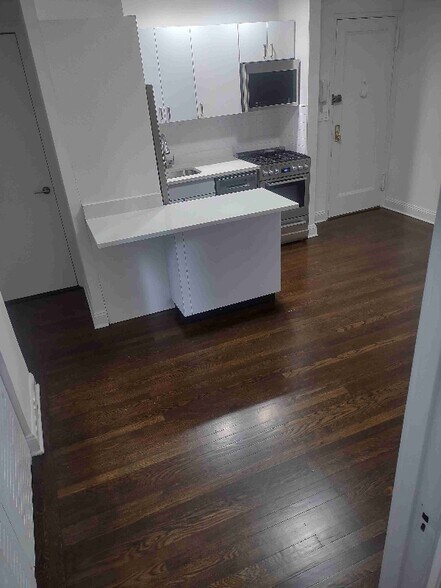 Building Photo - E. 46th St, Lexington Ave