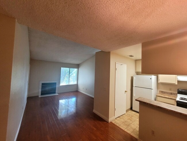 Building Photo - Condo on Madison Avenue. MOVE IN SPECIAL. 1 month free.