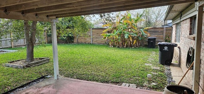 Building Photo - 9331 Meaux Dr