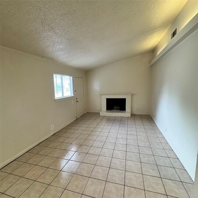 Building Photo - 1626 Royal Hill Dr