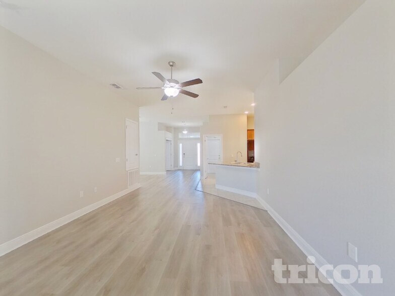 Building Photo - 387 Buchannan Dr