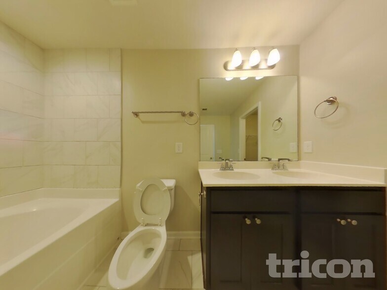 Building Photo - 404 Riverwood Ct