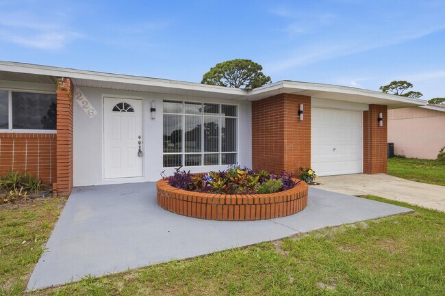 Building Photo - 226 SW Reynolds Ave