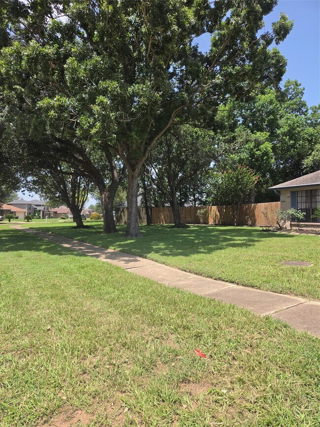 Building Photo - 14435 E Glen Willow Rd