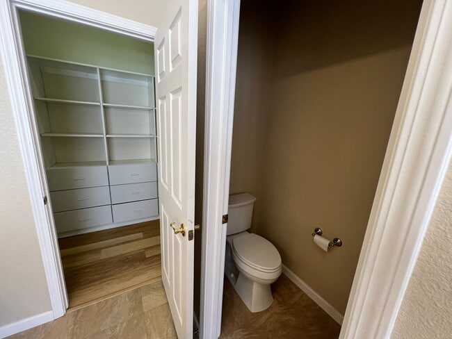 Building Photo - 4-bedroom single story located in Sylvan S...