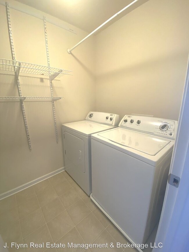 Building Photo - 3 br, 2.5 bath House - 3017 Coventry Commo...
