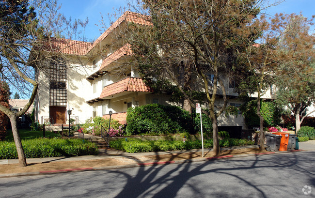Primary Photo - El Granada Apartments