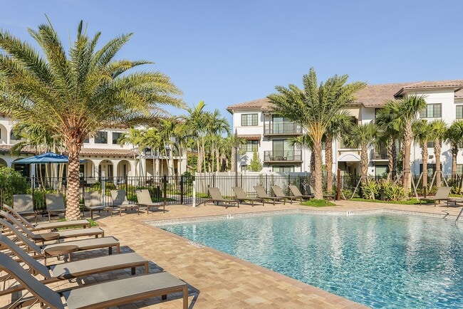 Building Photo - Azura