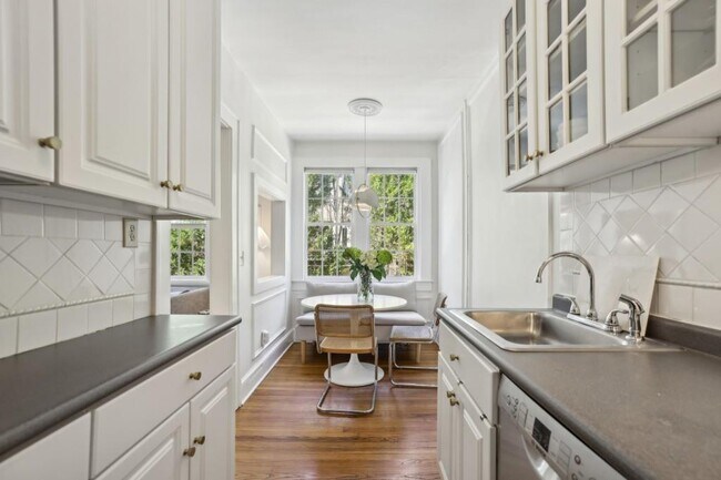 Building Photo - 70 Sheridan Dr NE