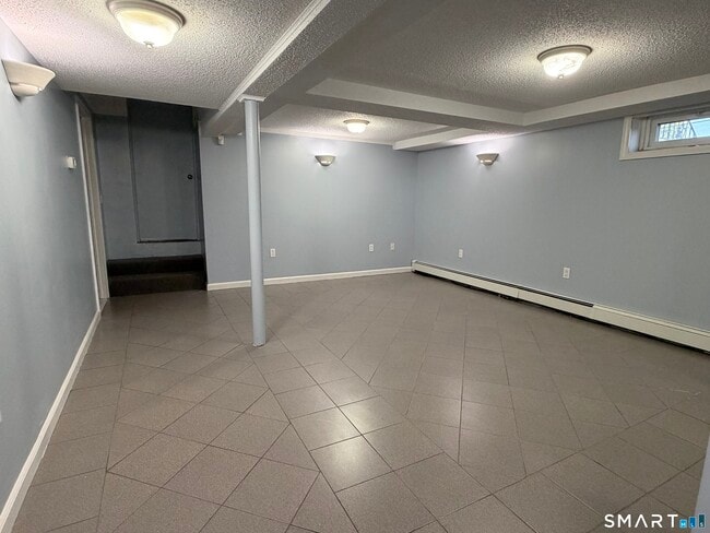 Building Photo - 154 Harding Ave