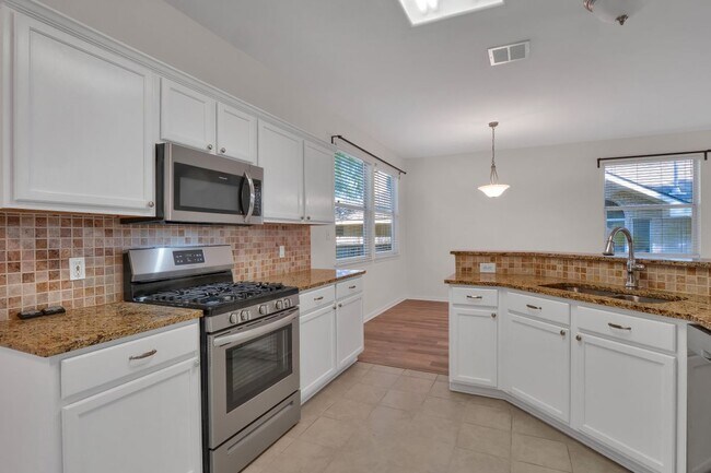 Building Photo - 6004 Mesa Verde Cir