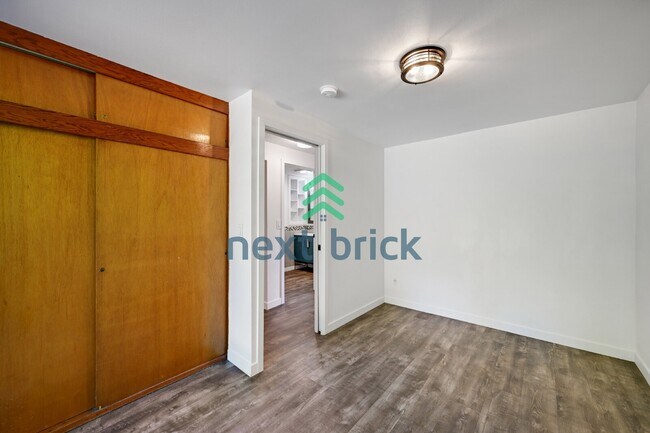 Building Photo - Charming Shoreline Home on a Spacious Lot | A/C & EV Charger | Near Light Rail