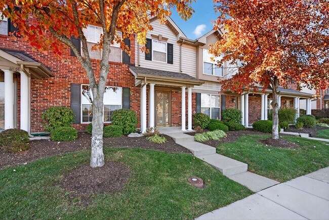 Building Photo - Spacious 3BR Townhome Across From Neighborhood Park