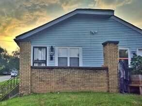 Building Photo - 1727 N Tacoma Ave